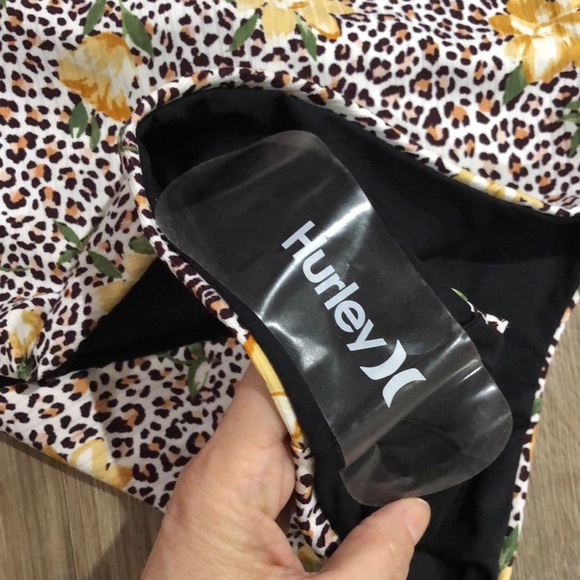 NWT! - HURLEY ‘Jungle Cat’ Cheeky Moderate One-Piece Swim Suit - Picture 7 of 10